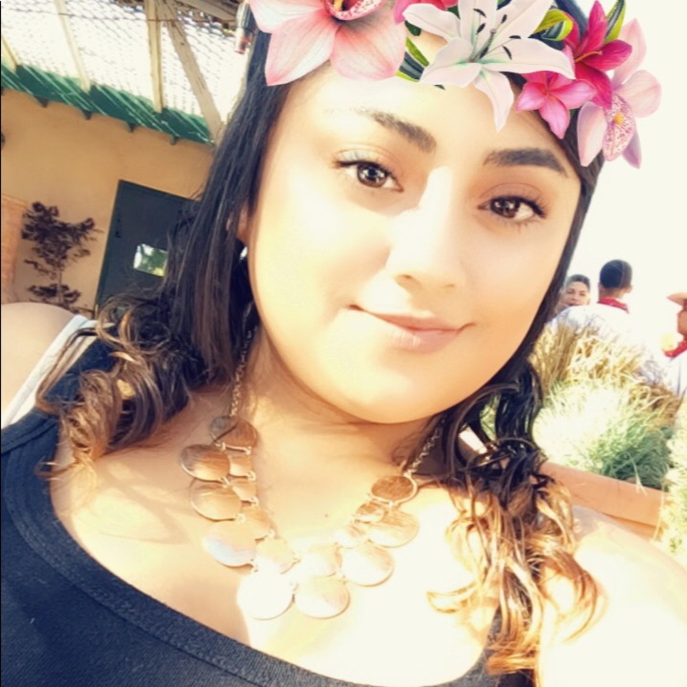 Meet your Posher, Simona